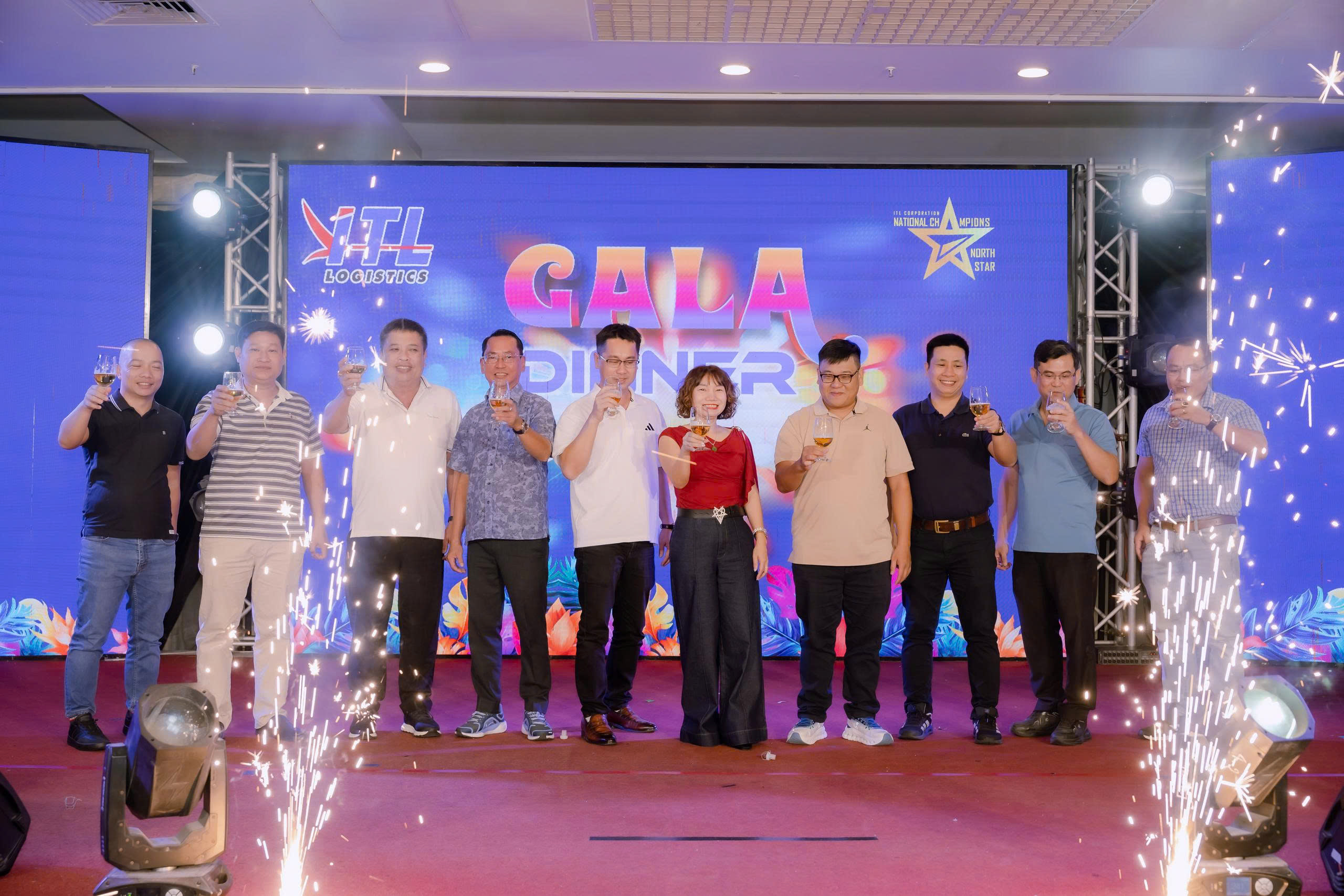 Khai tiệc Gala Dinner nâng ly chúc mừng ITL