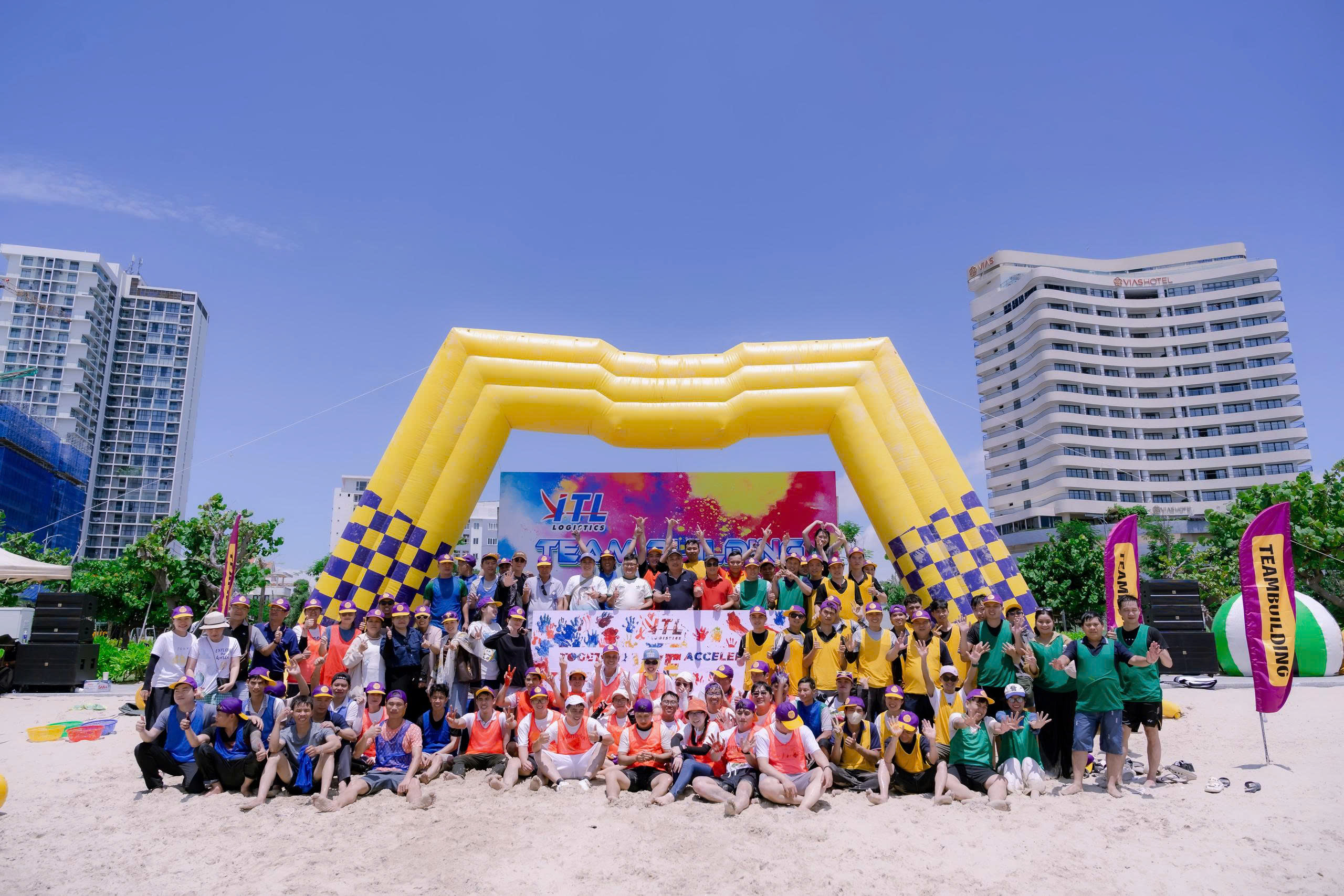 Khí thế xuất trận trên sân khấu Team Building