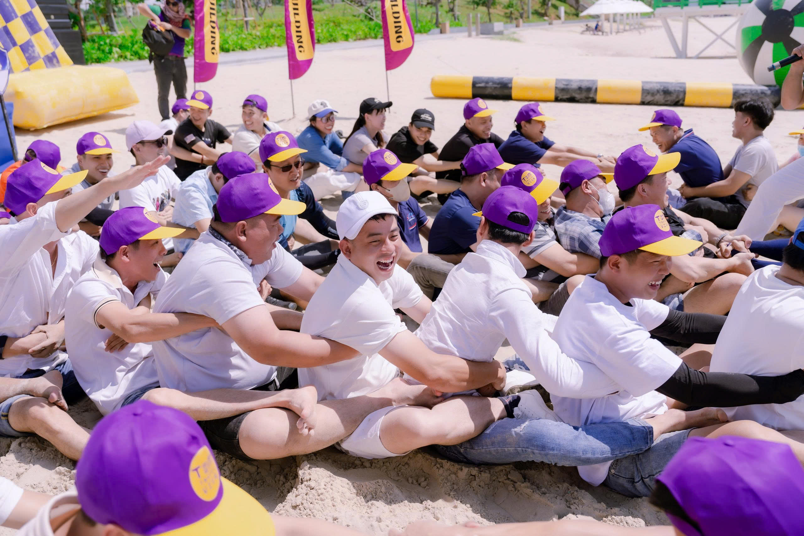 Vòng tròn năng lượng hô vang khẩu hiệu ITL
