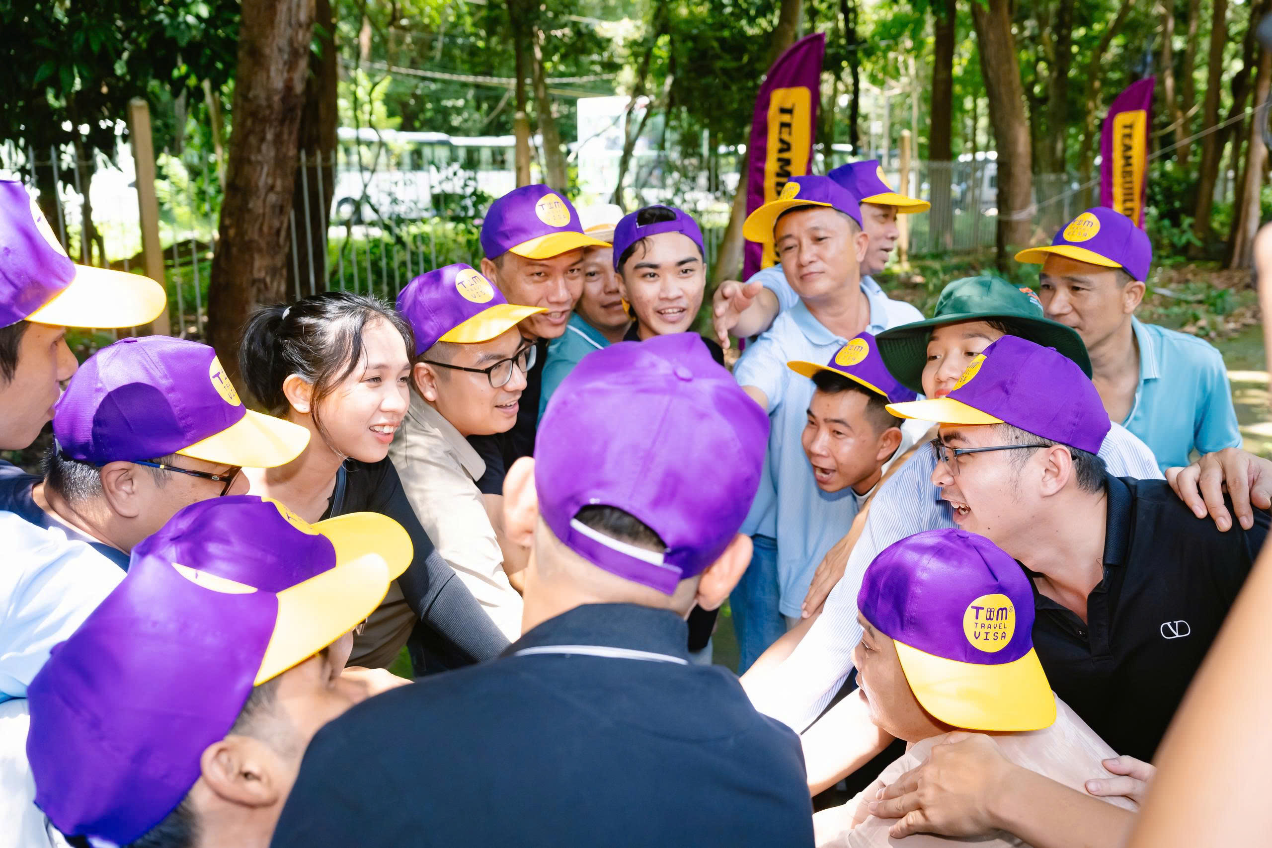 Vòng tròn năng lượng hô vang khẩu hiệu ITL